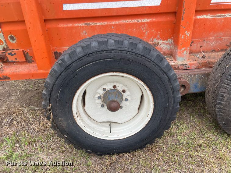 image for item MS9676 Du-Al 600  manure spreader