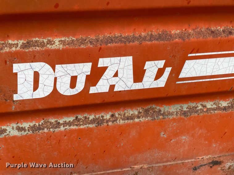 image for item MS9676 Du-Al 600  manure spreader