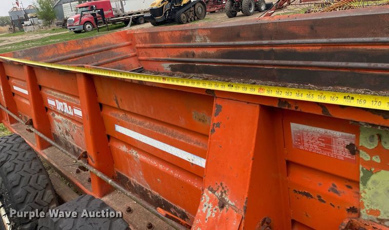 image for item MS9676 Du-Al 600  manure spreader