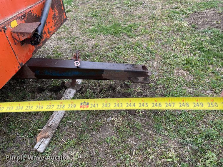 image for item MS9676 Du-Al 600  manure spreader