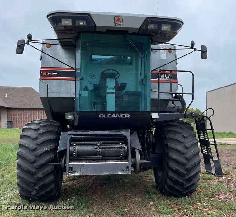 image for item MS9699 1992 Gleaner R62  combine