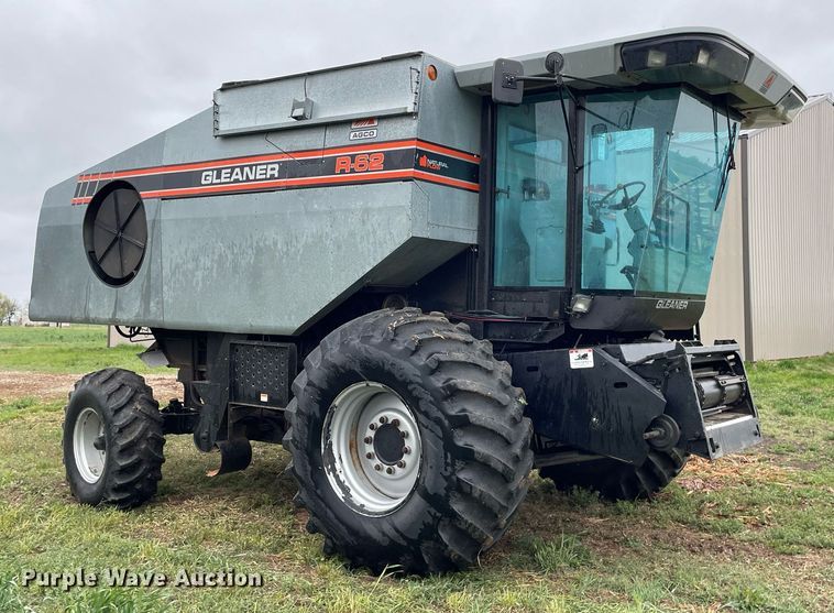 image for item MS9699 1992 Gleaner R62  combine