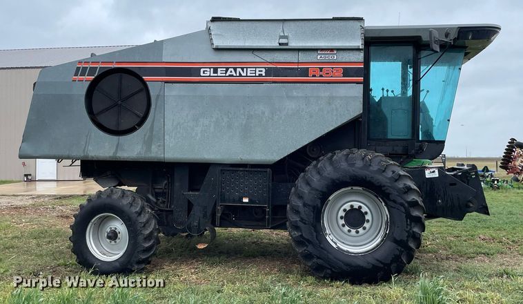 image for item MS9699 1992 Gleaner R62  combine