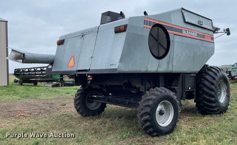 image for item MS9699 1992 Gleaner R62  combine