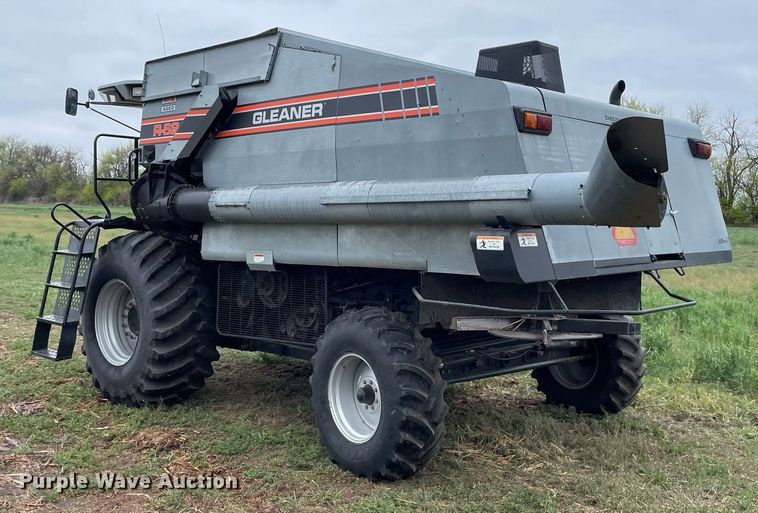 image for item MS9699 1992 Gleaner R62  combine