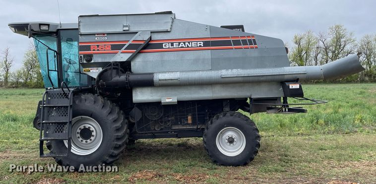 image for item MS9699 1992 Gleaner R62  combine