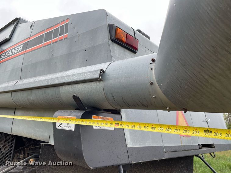 image for item MS9699 1992 Gleaner R62  combine