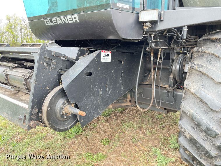 image for item MS9699 1992 Gleaner R62  combine