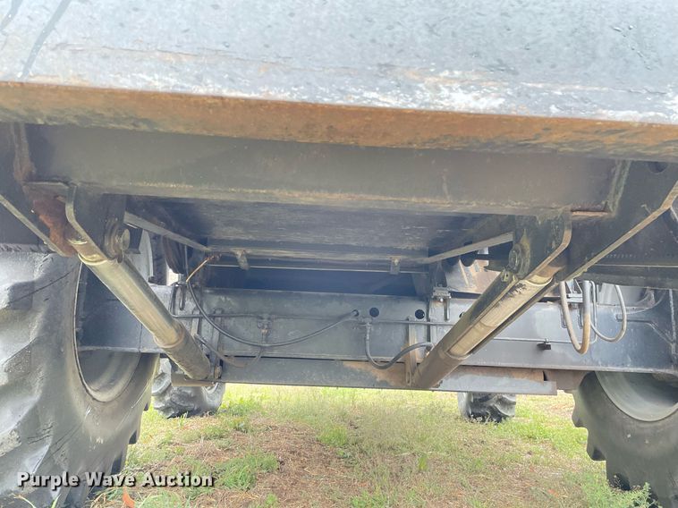 image for item MS9699 1992 Gleaner R62  combine