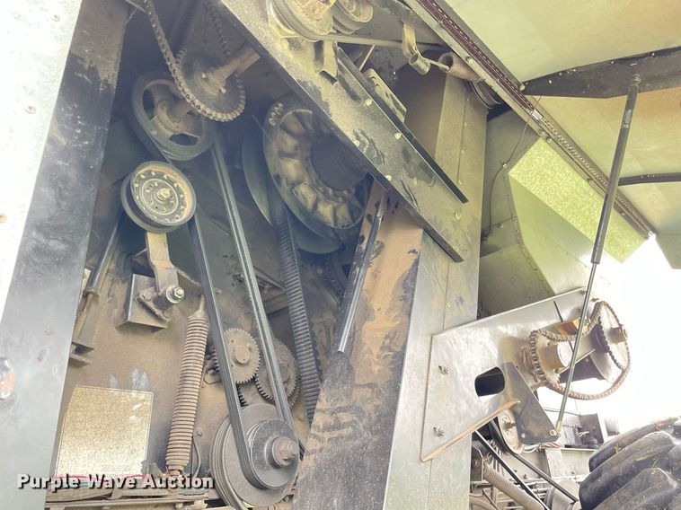 image for item MS9699 1992 Gleaner R62  combine