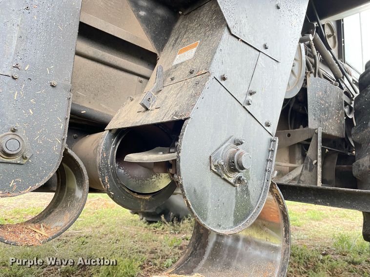 image for item MS9699 1992 Gleaner R62  combine