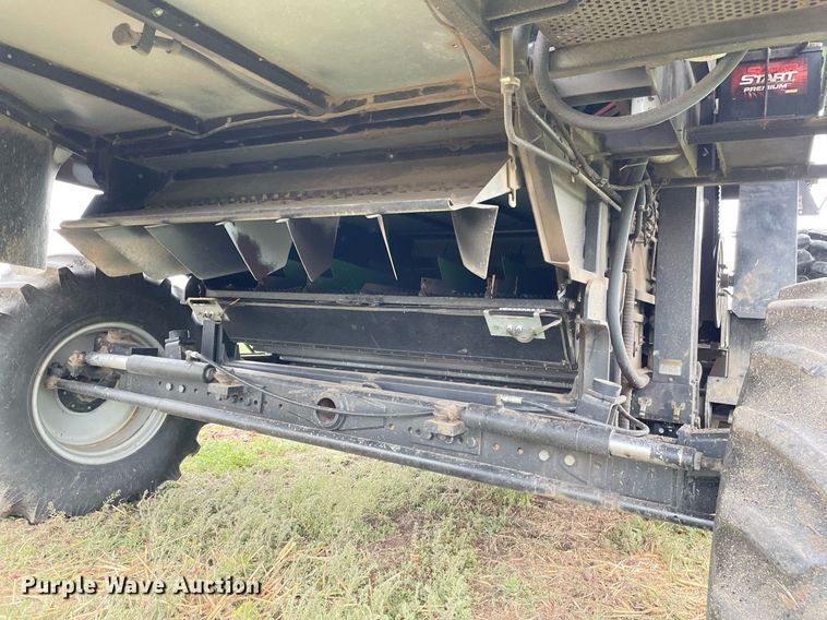 image for item MS9699 1992 Gleaner R62  combine