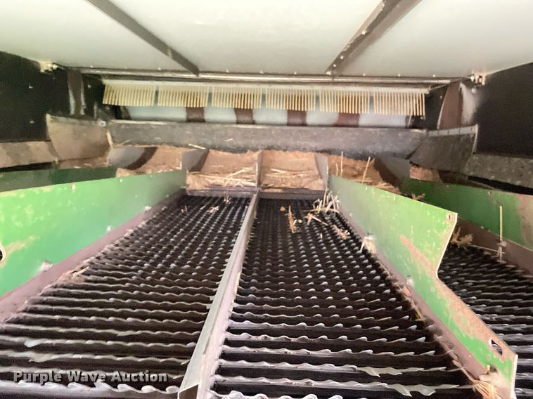 image for item MS9699 1992 Gleaner R62  combine