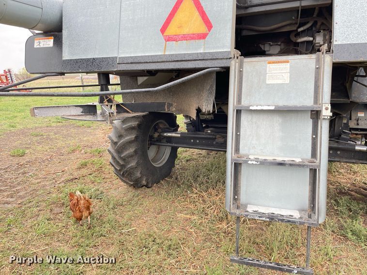 image for item MS9699 1992 Gleaner R62  combine
