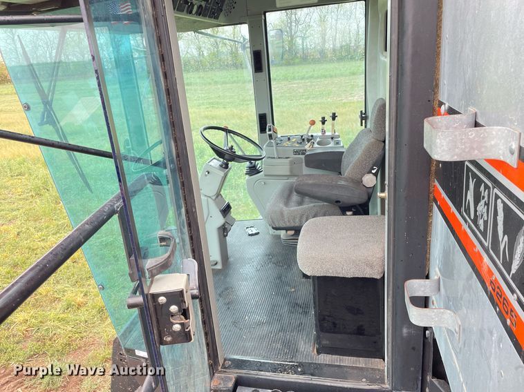 image for item MS9699 1992 Gleaner R62  combine