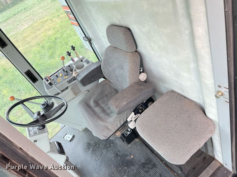 image for item MS9699 1992 Gleaner R62  combine