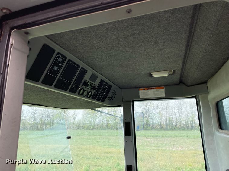 image for item MS9699 1992 Gleaner R62  combine