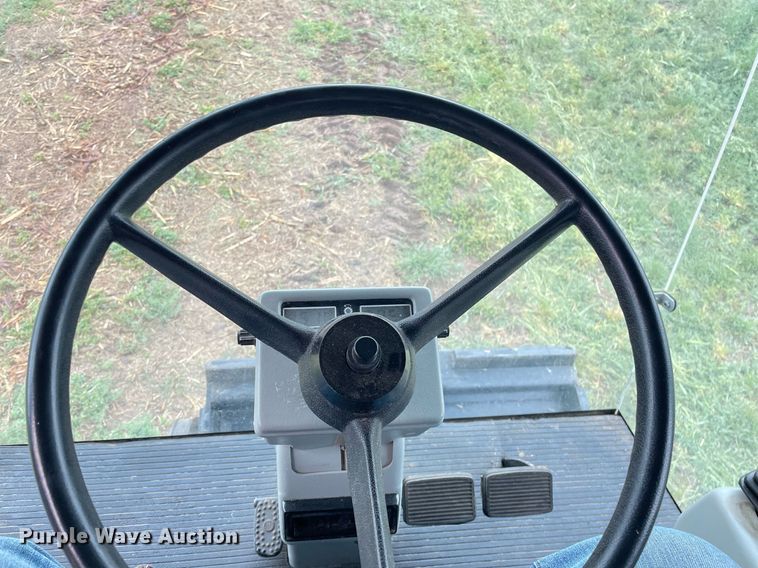 image for item MS9699 1992 Gleaner R62  combine