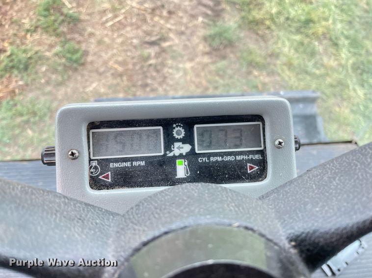 image for item MS9699 1992 Gleaner R62  combine