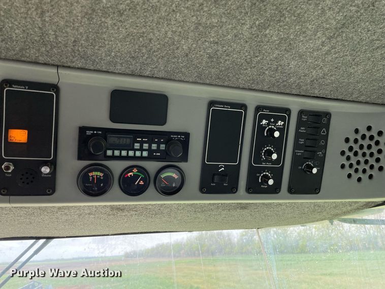 image for item MS9699 1992 Gleaner R62  combine