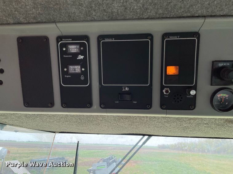 image for item MS9699 1992 Gleaner R62  combine