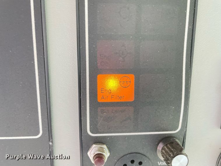 image for item MS9699 1992 Gleaner R62  combine