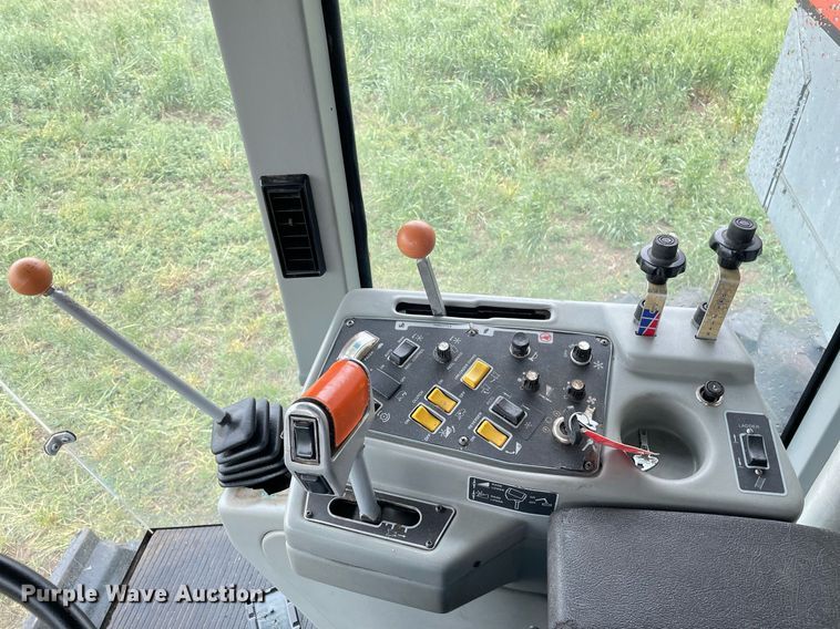 image for item MS9699 1992 Gleaner R62  combine