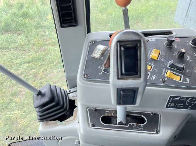 image for item MS9699 1992 Gleaner R62  combine