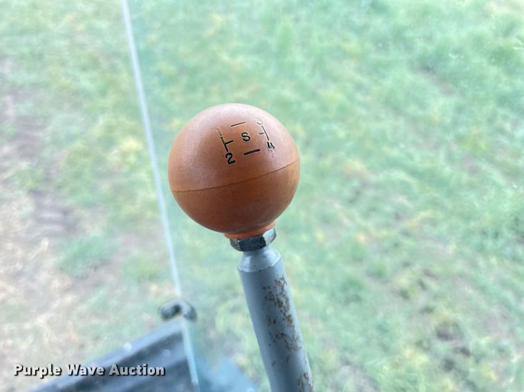 image for item MS9699 1992 Gleaner R62  combine