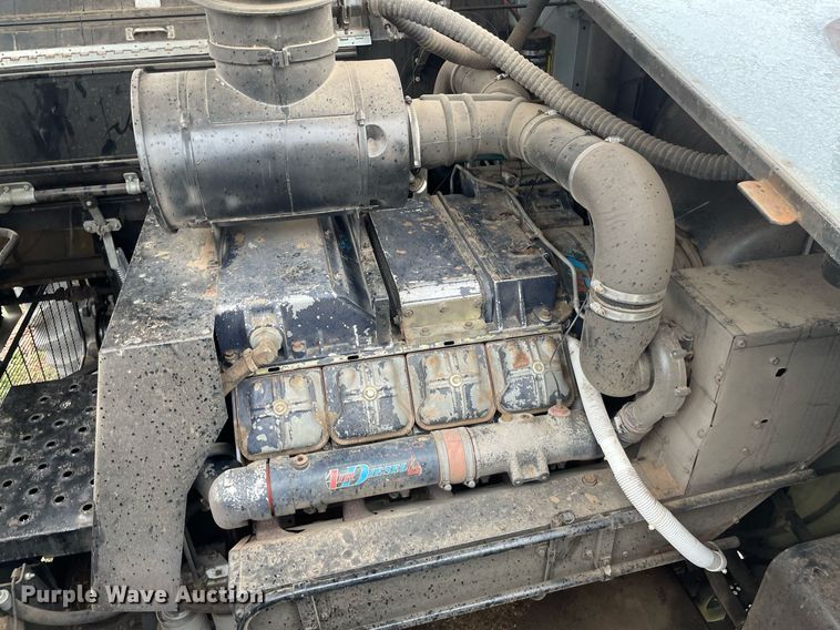 image for item MS9699 1992 Gleaner R62  combine