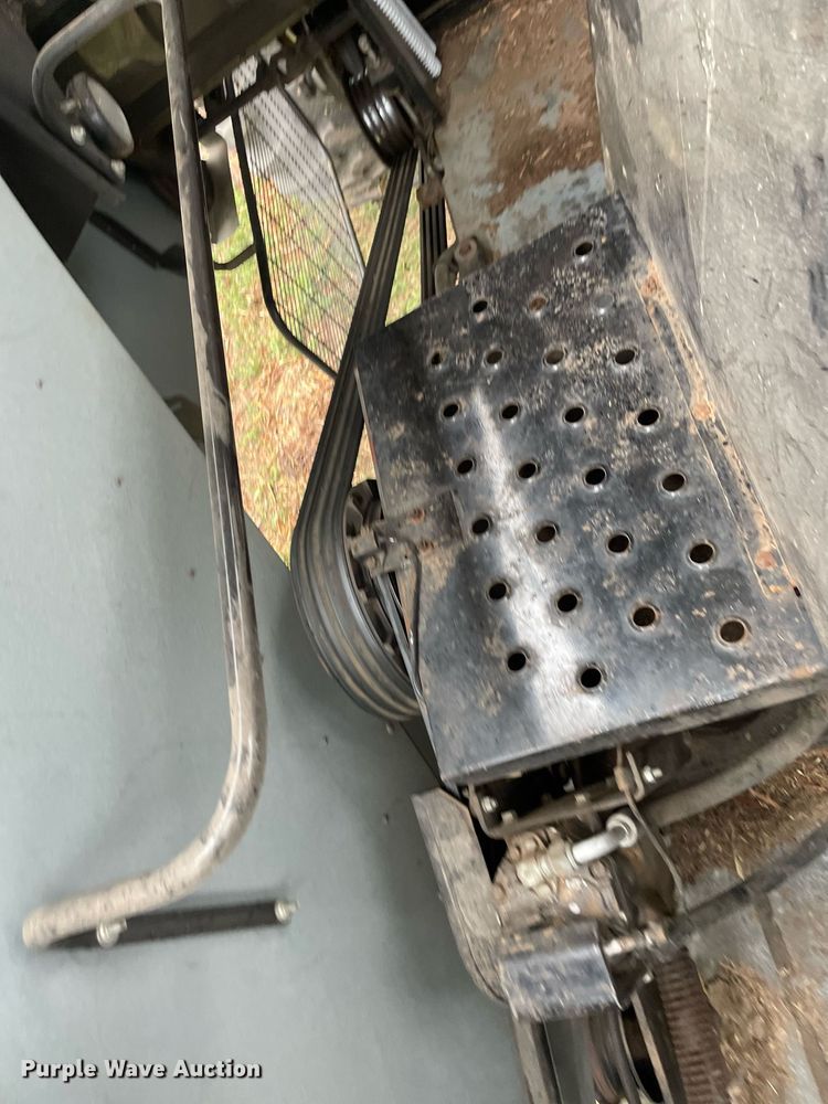 image for item MS9699 1992 Gleaner R62  combine