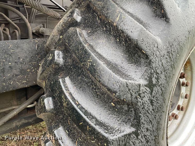 image for item MS9699 1992 Gleaner R62  combine