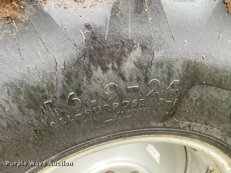 image for item MS9699 1992 Gleaner R62  combine