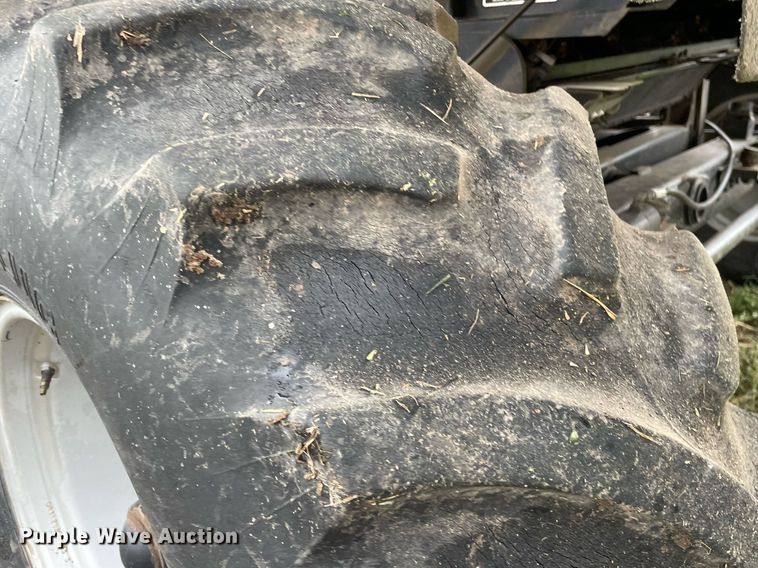 image for item MS9699 1992 Gleaner R62  combine