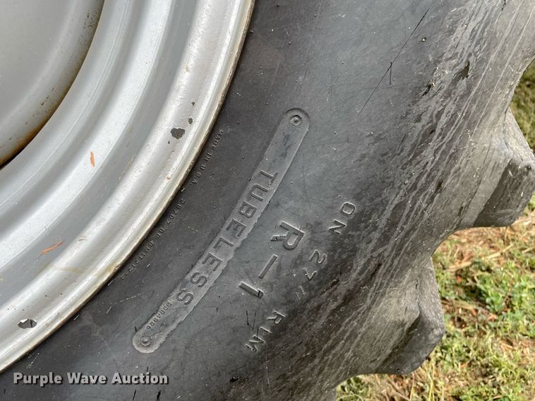 image for item MS9699 1992 Gleaner R62  combine