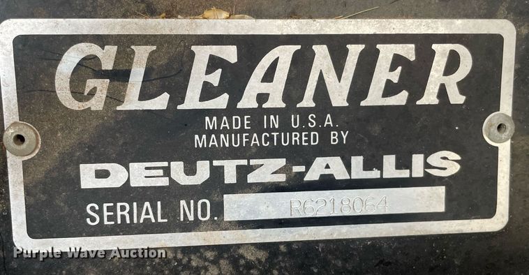 image for item MS9699 1992 Gleaner R62  combine