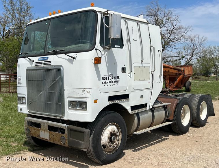 image for item MY9783 1993 White GMC WHL  semi truck