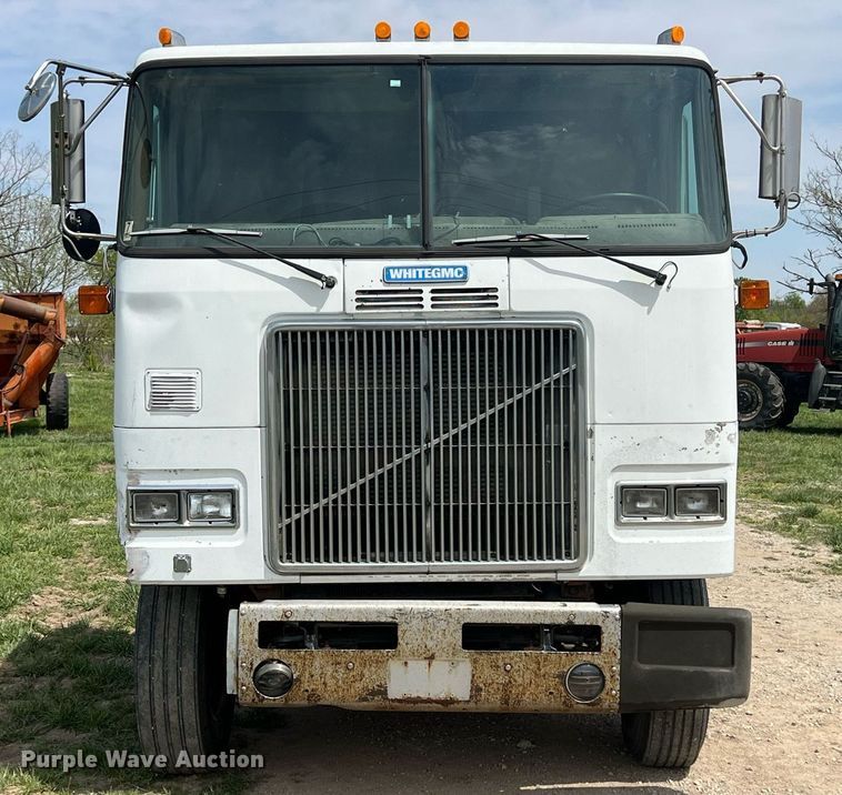 image for item MY9783 1993 White GMC WHL  semi truck
