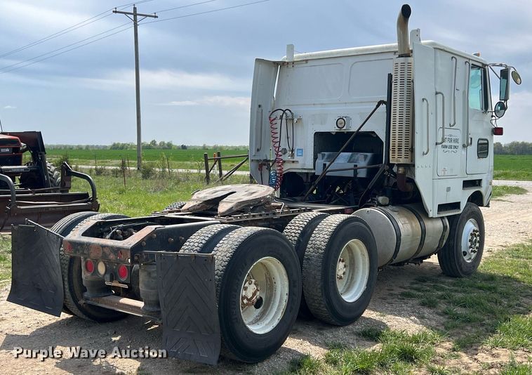 image for item MY9783 1993 White GMC WHL  semi truck