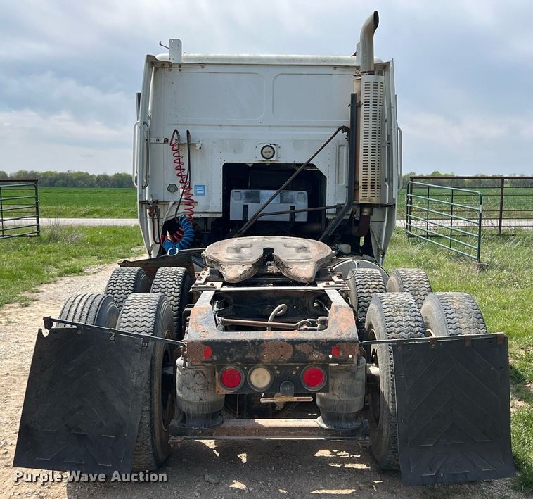 image for item MY9783 1993 White GMC WHL  semi truck