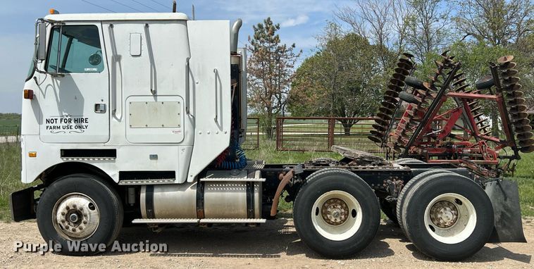 image for item MY9783 1993 White GMC WHL  semi truck