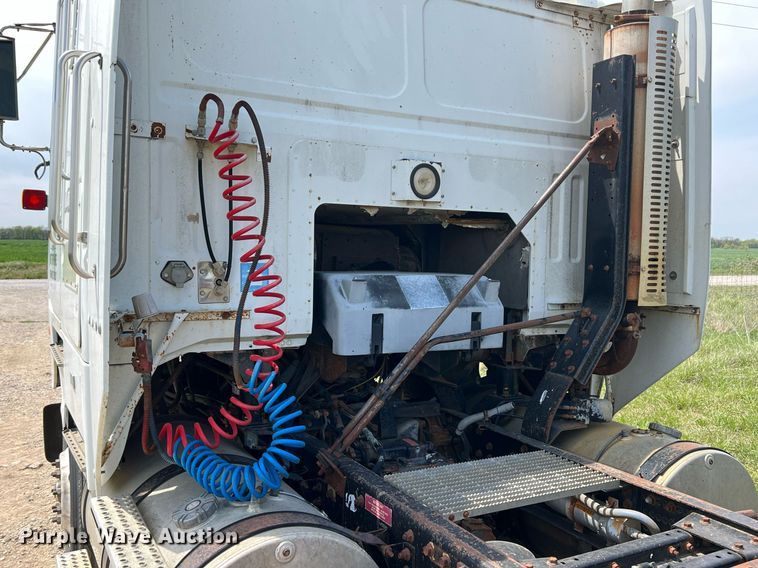 image for item MY9783 1993 White GMC WHL  semi truck