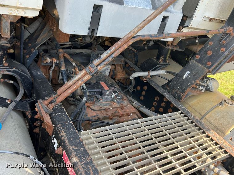 image for item MY9783 1993 White GMC WHL  semi truck