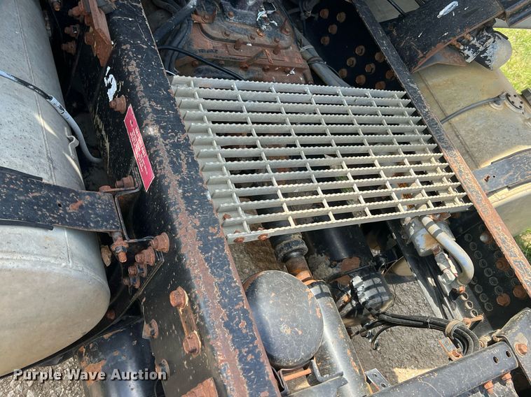 image for item MY9783 1993 White GMC WHL  semi truck