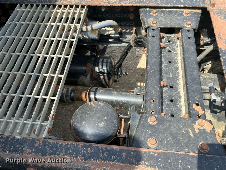 image for item MY9783 1993 White GMC WHL  semi truck