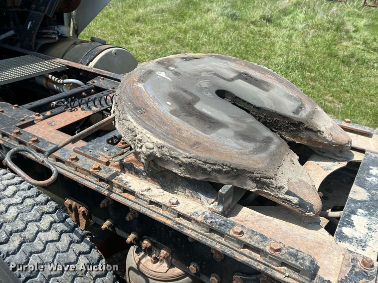 image for item MY9783 1993 White GMC WHL  semi truck