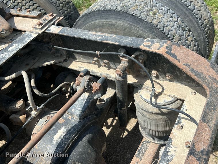 image for item MY9783 1993 White GMC WHL  semi truck