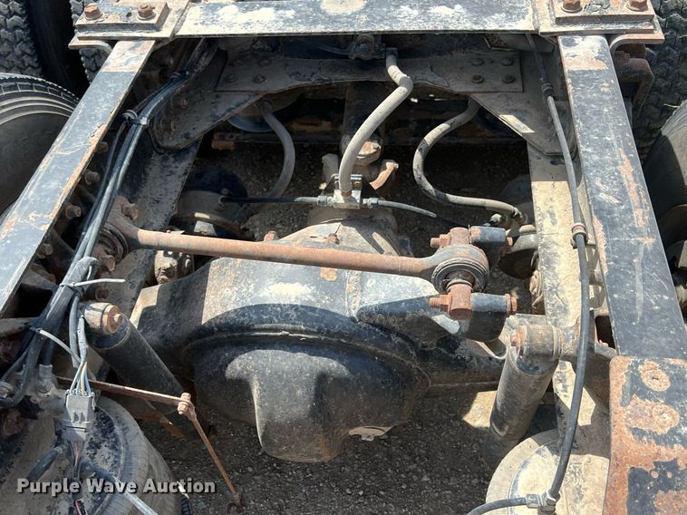 image for item MY9783 1993 White GMC WHL  semi truck