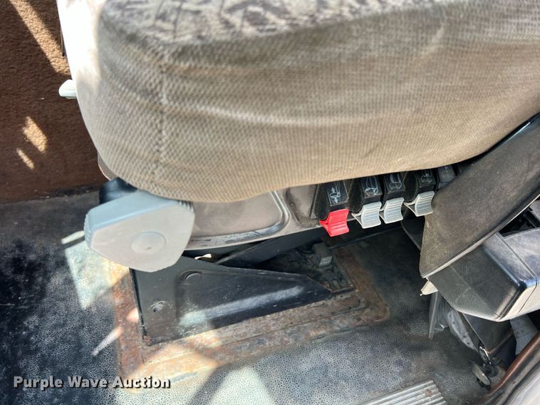 image for item MY9783 1993 White GMC WHL  semi truck