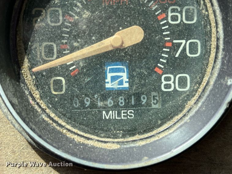 image for item MY9783 1993 White GMC WHL  semi truck